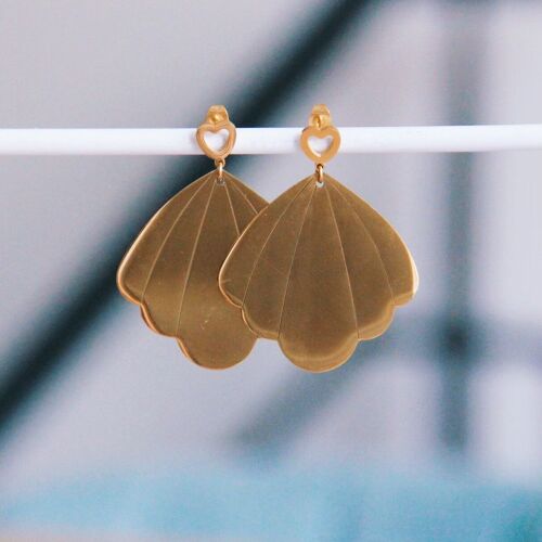 Stainless steel stud earrings with XL shell - gold