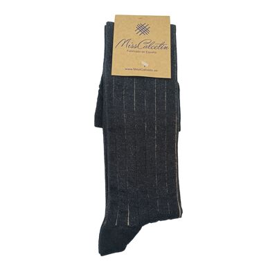 Schwarze High-Top-Socken mit vertikalen Streifen von Miss Camel