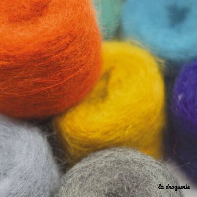 Plumette knitting yarn