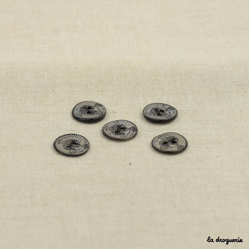 Bouton "Akoya gravé papillons de nuit" 15 mm