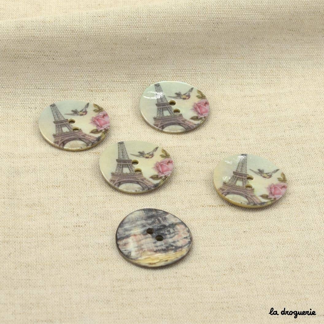 Bouton "Akoya et sa Tour Eiffel" 25 mm