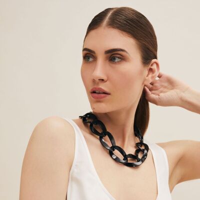 Black horn curb link necklace