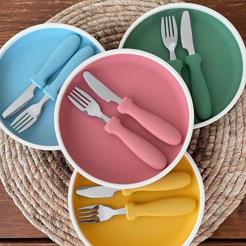 Silicone children's plate with cutlery