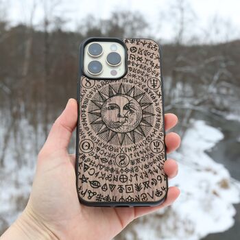 Coque iPhone en bois – Soleil et Lune occultes 2