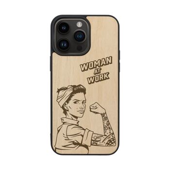 Coque iPhone en bois – Femme Forte 3