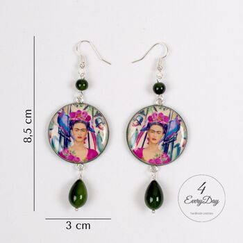 Boucles d'oreilles en bois Frida Kahlo et perroquets bleus par August Macke 3