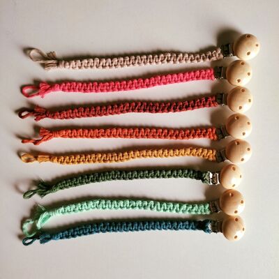 Macrame pacifier clip - flat