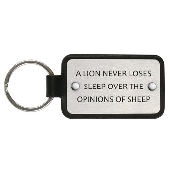 Porte-clés en cuir – Un lion ne perd jamais le sommeil à cause des opinions des moutons 1
