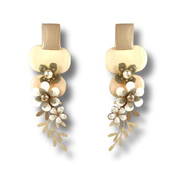 Boucles d'oreilles pendantes avec fleurs ivoire 1