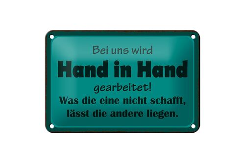 Blechschild Spruch 18x12cm bei uns Hand in Hand gearbeitet Dekoration