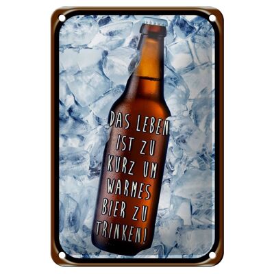 Letrero de chapa que dice 12x18cm La vida es corta sobre decoración de cerveza caliente.