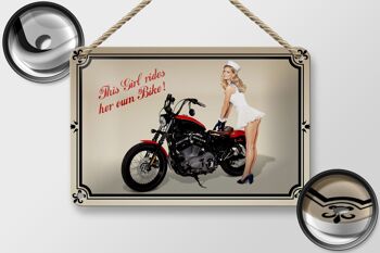 Plaque moto en tôle 18x12cm, cette fille monte sa propre décoration de motard 2