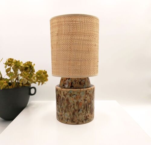 Brown-blue flow crystaline ceramic lamp with Raffia shade
