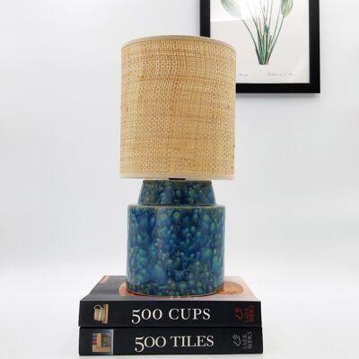 Blaugrüne kristalline Keramiklampe mit Schirm aus Bastgewebe