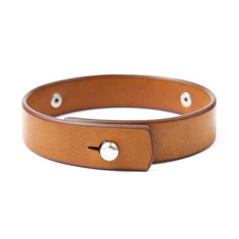 Bracelet en cuir marron personnalisé avec un détail en cuir supplémentaire 4