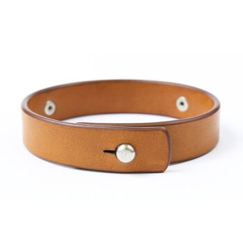 Bracelet en cuir marron avec détail en acier inoxydable 4