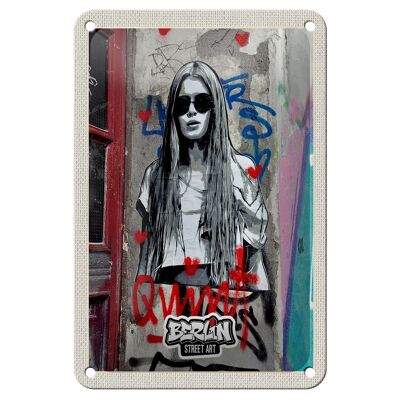 Cartel de chapa de viaje 12x18cm Berlín negro blanco graffiti mujer cartel