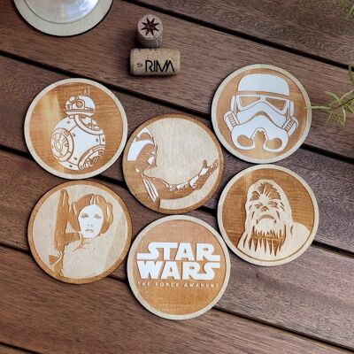 Set mit 6 Star Wars Holzuntersetzern - Prinzessin Leia, BB8, Chew, Darth Vader, Stormtrooper, Logo - Getränkehalter
