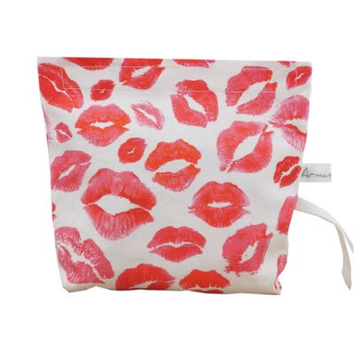 Bisous pouch