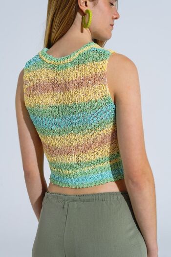 Pull tricoté multicolore sans manches à rayures et encolure ras du cou 2