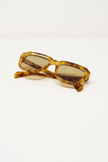 Lunettes de soleil carrées épaisses avec monture teintée jaune en écaille de tortue claire 3