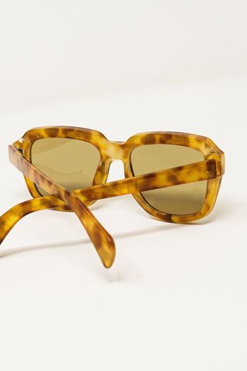 Lunettes de soleil carrées épaisses avec monture teintée jaune en écaille de tortue claire 4