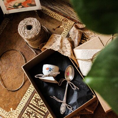 Vintage “Hibiscus” box