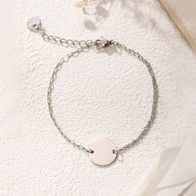 Rundes, versilbertes Armband mit asymmetrischer Kette