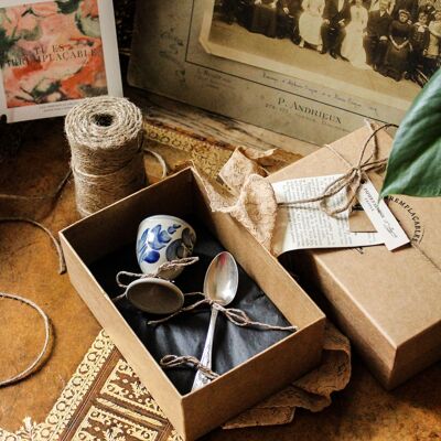 Vintage box “Bunga Telang”