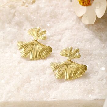 Boucles d'oreilles dorées feuilles de ginkgo 2