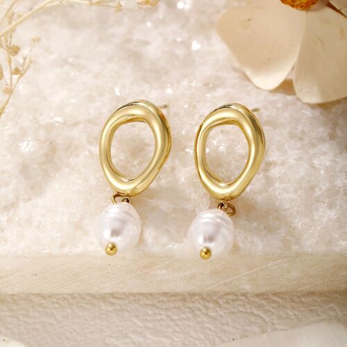 Boucles d'oreilles dorées cercles avec pendentif perle baroque