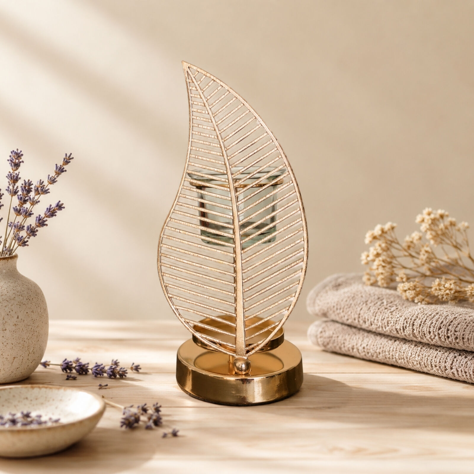 Oil Burner and Scented Melt Series Inspiration Palme – Essential Oil Burner Diffuser, Scented Wax Melt and Room Fragrance – in Metal Decorative Pattern