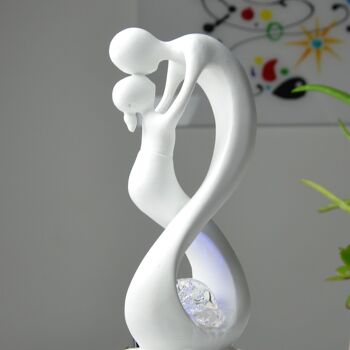 Fontaine d'Intérieur - Amor - Moderne avec Lumière LED Coloré - Sculpture Amoureux Amovible – Décoration d’intérieur Contemporaine – Boule en Rotation 30