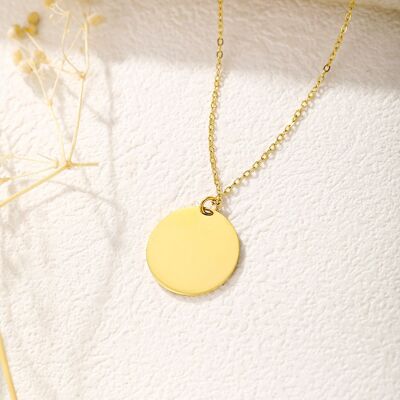 Gold round plate pendant necklace