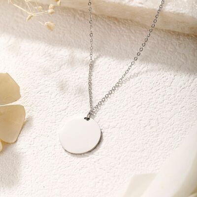 Silver round plate pendant necklace