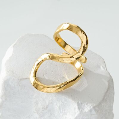 Gold hammered S ring