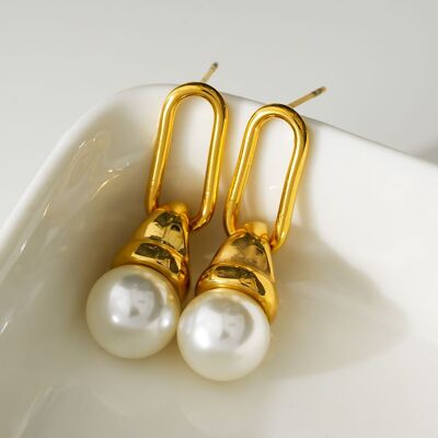 Gold oval earrings with pearl pendant