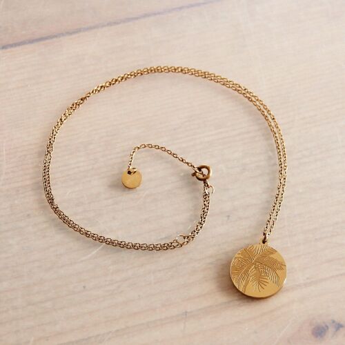 Stainless steel fine necklace with round charm and palm - gold