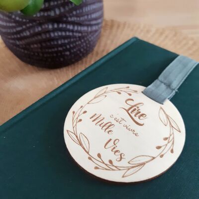 Original bookmark, Ribbon and wood engraved with Quote on the theme of reading "Reading is living a thousand lives"