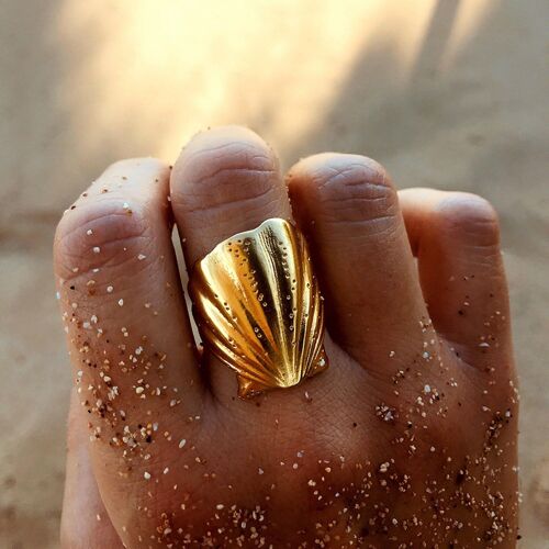 Chunky Shell Design Wide Ring - Size 7