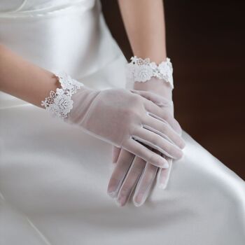 Gants de mariée intemporels en tulle avec bordures Pearl n Lace 13