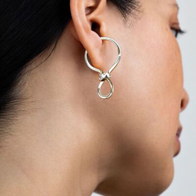 Minimalistischer Knoten-Ohrring - Einteiler - Gold und Silber