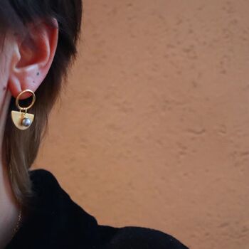 Boucles d'oreilles pendantes élégantes demi-lune avec perle Akoya grise 8