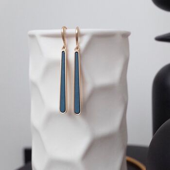 Boucle d'oreille minimaliste en émail avec ligne bleue géométrique 1