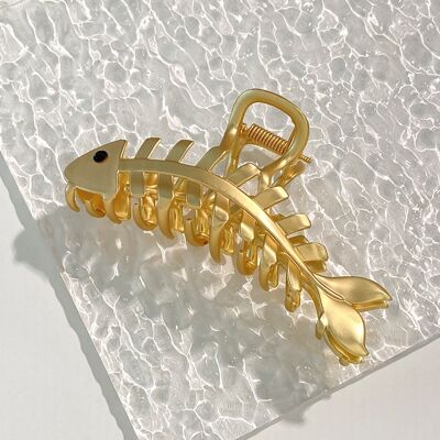 Einzigartiges Fischgräten-Design mit großer goldener Krallen-Haarspange