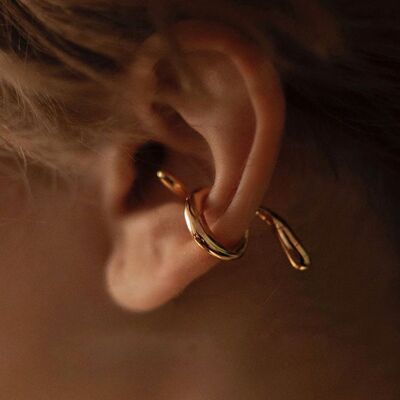 Piccolo polsino per orecchie dalla linea geometrica - pezzo unico - oro e argento