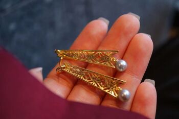 Boucles d'oreilles pendantes encadrées de style royal avec perle Akoya grise 5