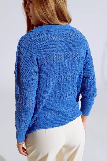 Pull tricoté au crochet à col en V avec col polo en bleu 2