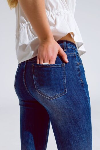 Jean skinny évasé avec ourlet brut, délavage moyen 5