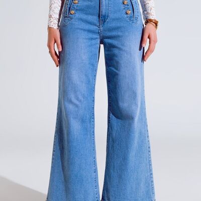 Gerade ausgestellte Jeans in verwaschenem Blau mit Knopfdetail